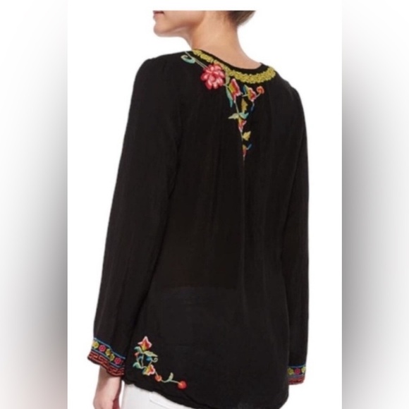 Johnny Was Black Floral Embroidered Blouse Suko V-neck Size 1X / XXL - Picture 3 of 11